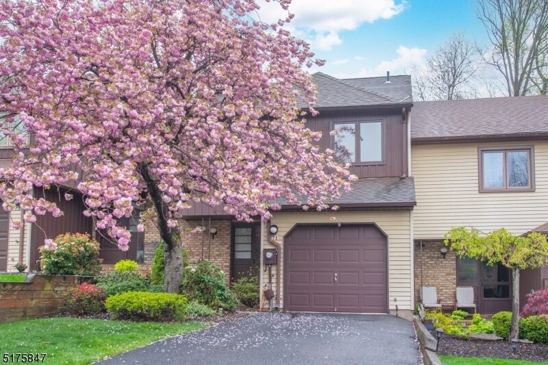 Foto principal - 71 Patriots Rd