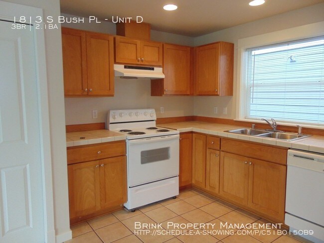 Building Photo - 1813 S Bush Pl