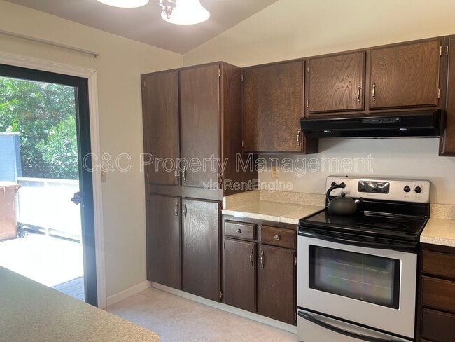 Building Photo - 1538 Ashwood Dr