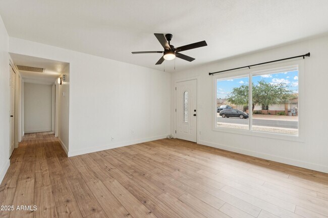 Foto del edificio - 4740 W Columbine Dr