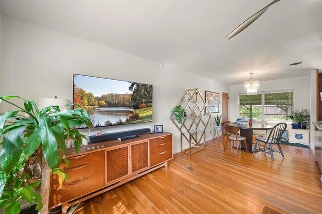 Building Photo - 7903 Tisdale Dr