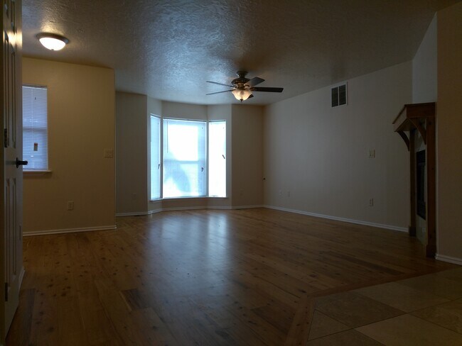 Foto del edificio - 2204 S Hervey St