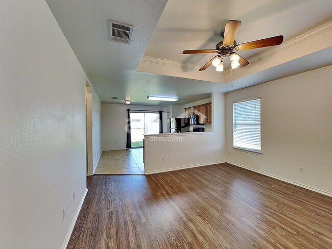 Foto del edificio - 100 Meadow Lark Ln