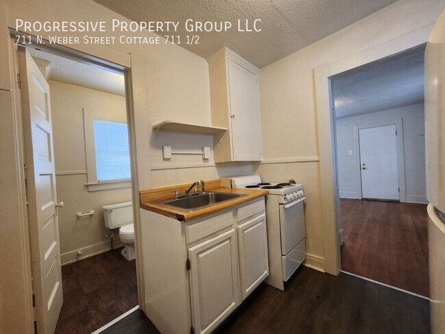 Foto del edificio - Cozy Studio for Just $900/Month!