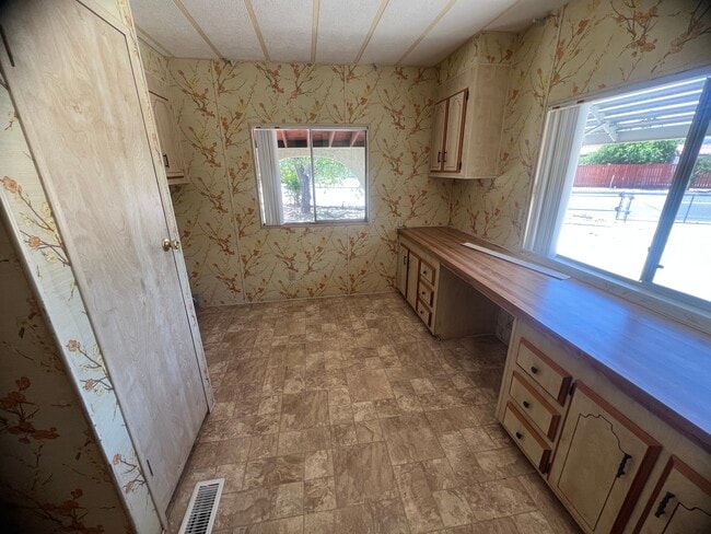 Building Photo - 43749 Mable Ct
