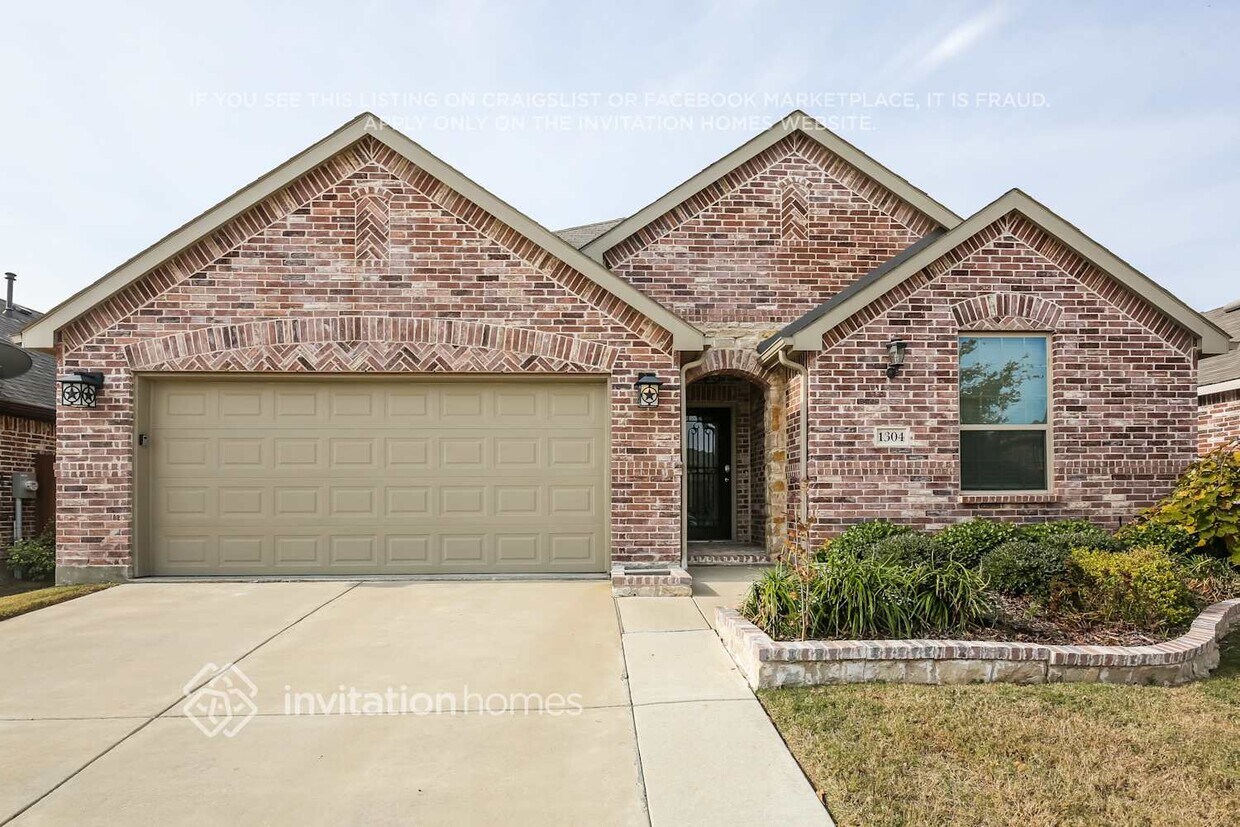 Primary Photo - 1304 Roadrunner Dr