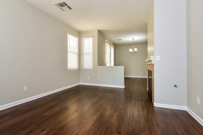 Foto del edificio - 5736 Adanon St