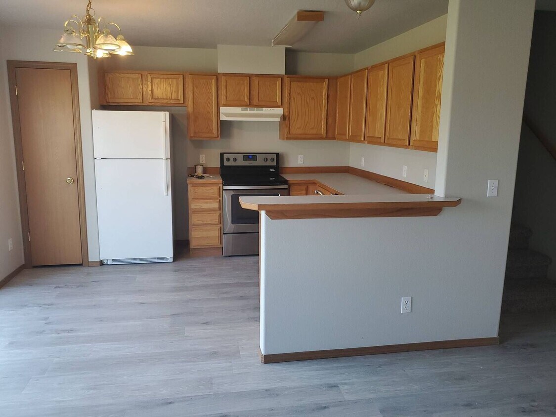 Primary Photo - Wonderful 3 bedroom 2 bath Duplex in Post ...