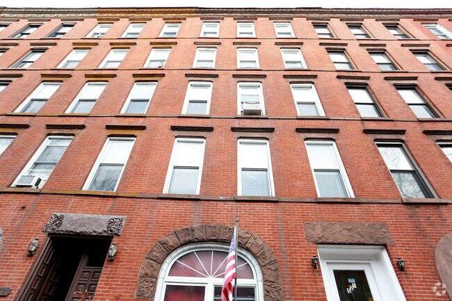 Foto del edificio - 528 Henry St