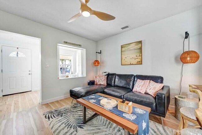 Building Photo - Oakwood Unit B