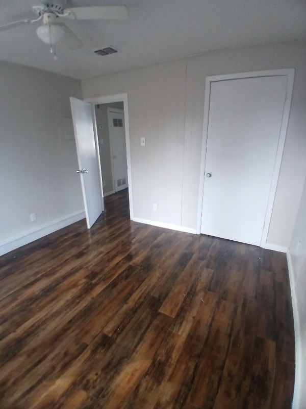 Foto del edificio - 106 S Davis St