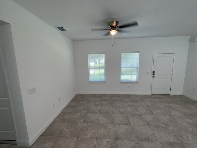 Building Photo - 8809 N Sandree Dr