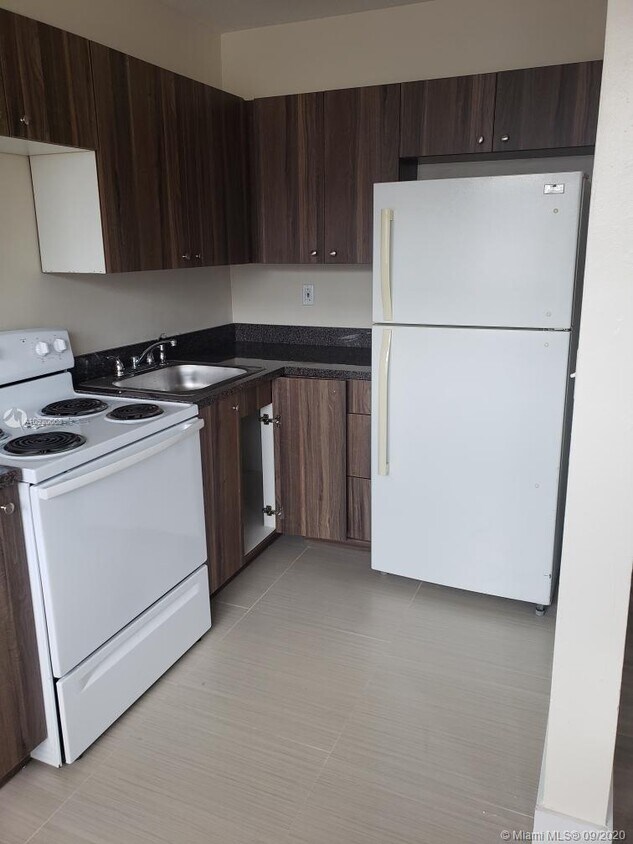 Building Photo - 2030 SW 4th St