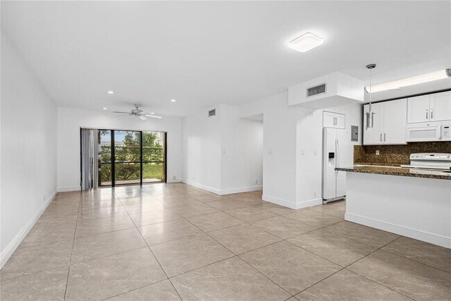 Foto del edificio - 9150 NW 38th Dr