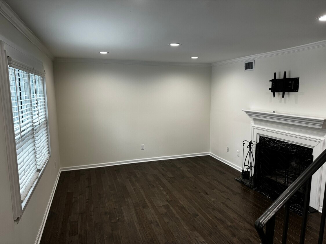 Primary Photo - 157 Elysian Way NW