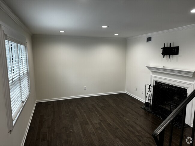 Building Photo - 157 Elysian Way NW