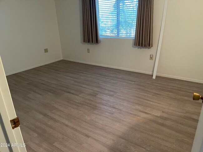 Foto del edificio - 14827 W Antelope Dr