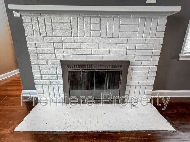 Building Photo - 1705 S Northern Blvd