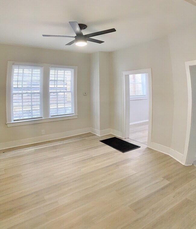 Foto del edificio - 411 W 35th St