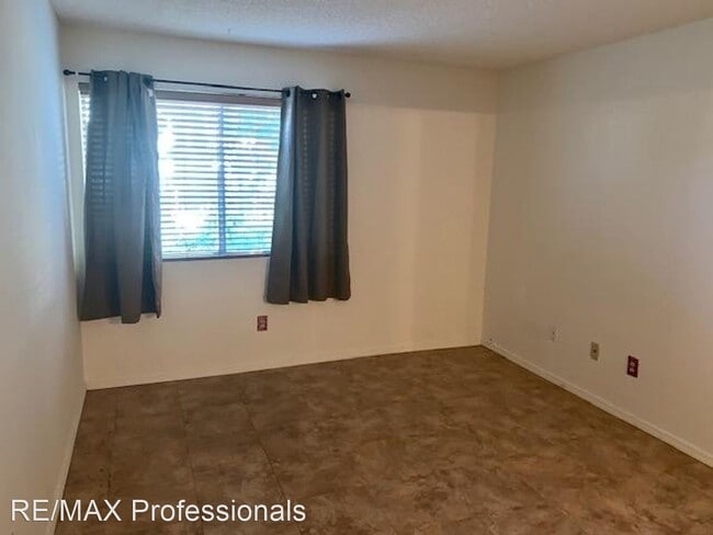 Building Photo - 2 br, 2 bath House - 2403 SUNNY SLOPE DR. #4