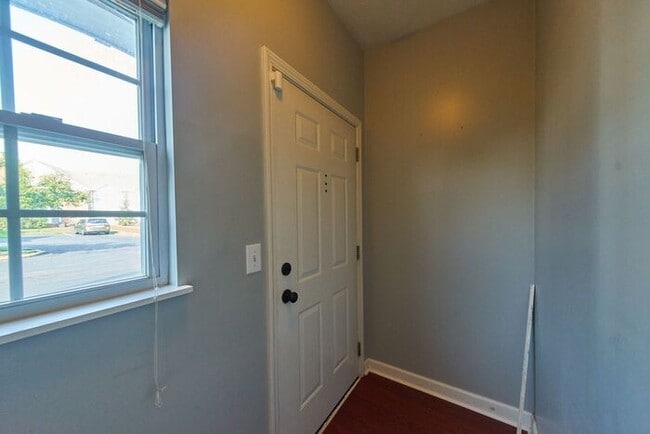Building Photo - Wonderful 2 bedroom 2 bath Condo End Unit ...