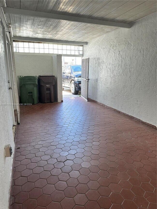Building Photo - 3885 W 9th Ave