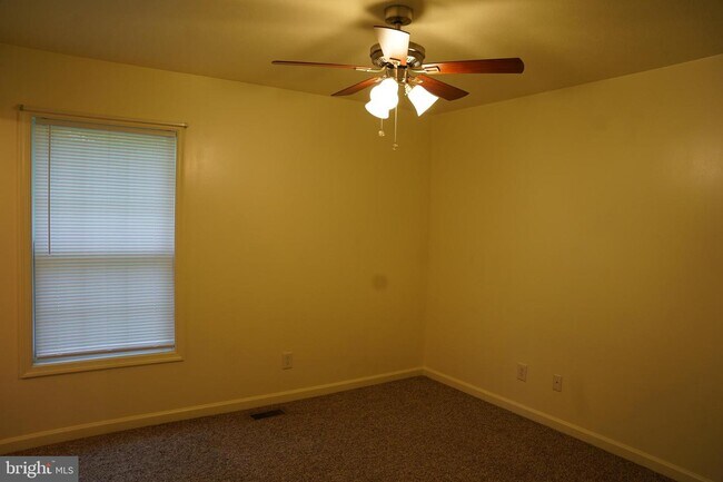 Building Photo - 136 Sinker Dr