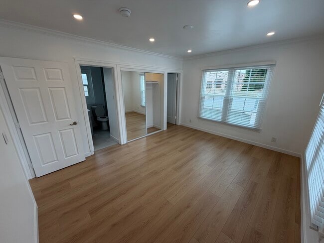 Building Photo - 1754 N Alexandria Ave