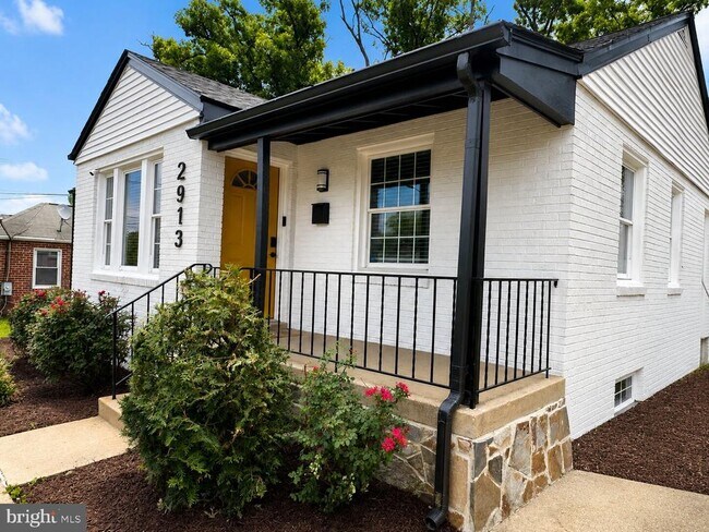 Building Photo - 2913 Fairlawn St