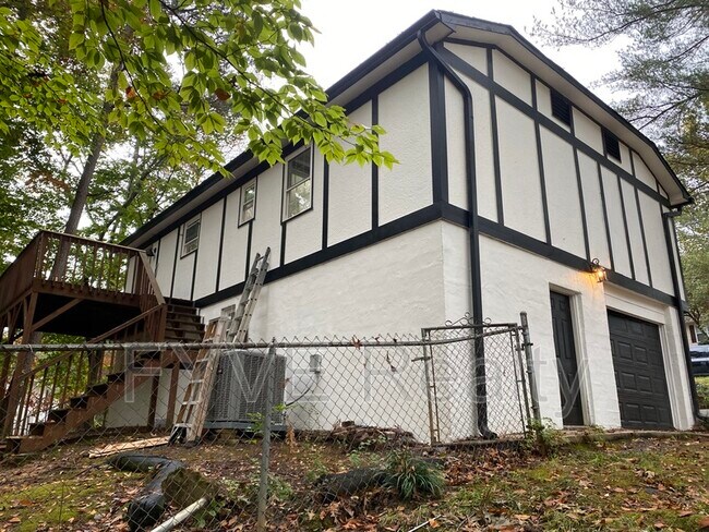 Foto del edificio - 5401 Avebury Ln