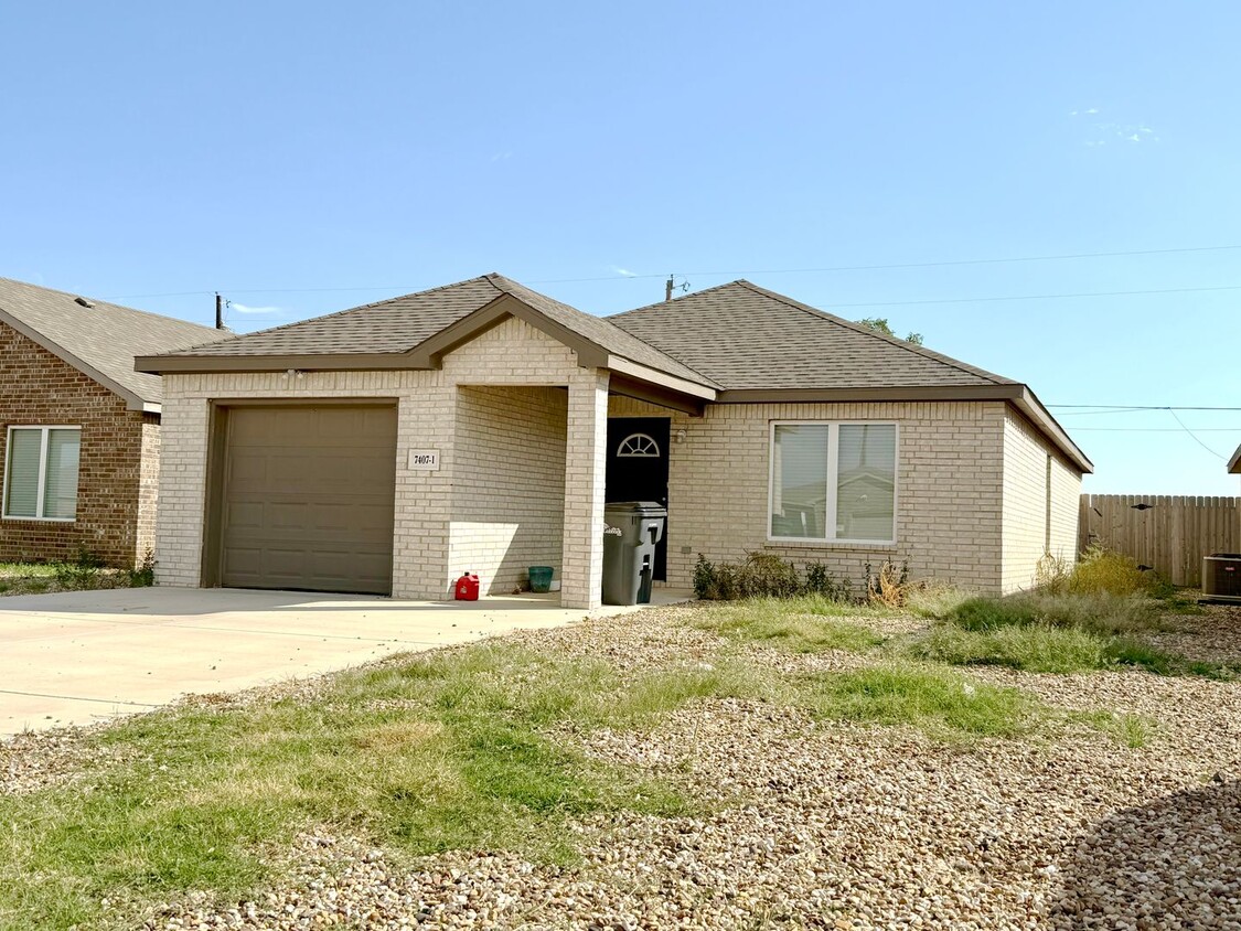 Foto principal - 3 Bedroom Townhome In Frenship ISD