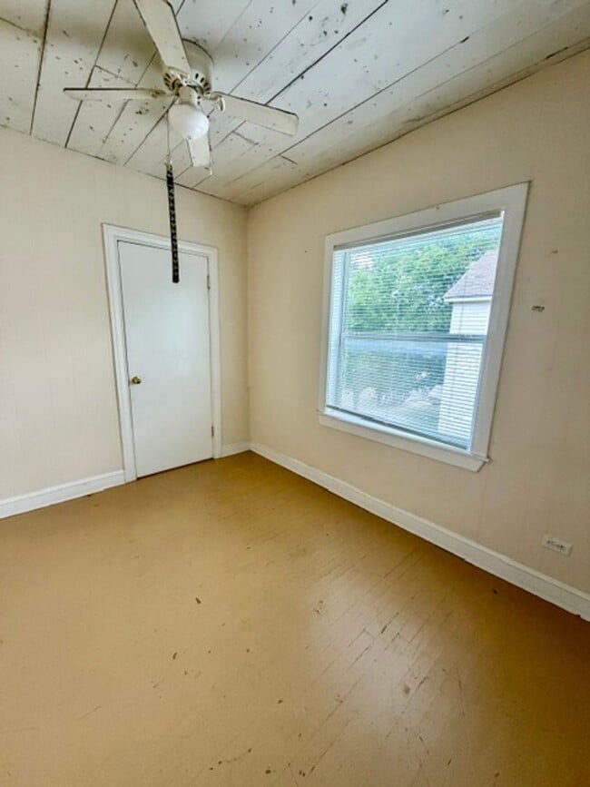 Building Photo - 606 N 16th St
