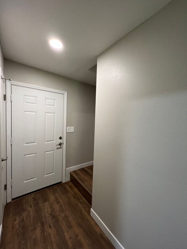 Building Photo - Move In Special $250 off 1st Months Rent