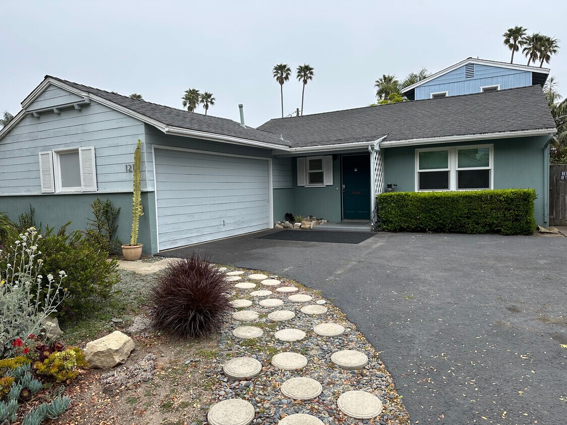 Primary Photo - 1213 Del Oro Ave