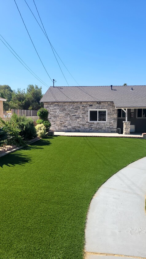 Foto principal - 1374 Villa St