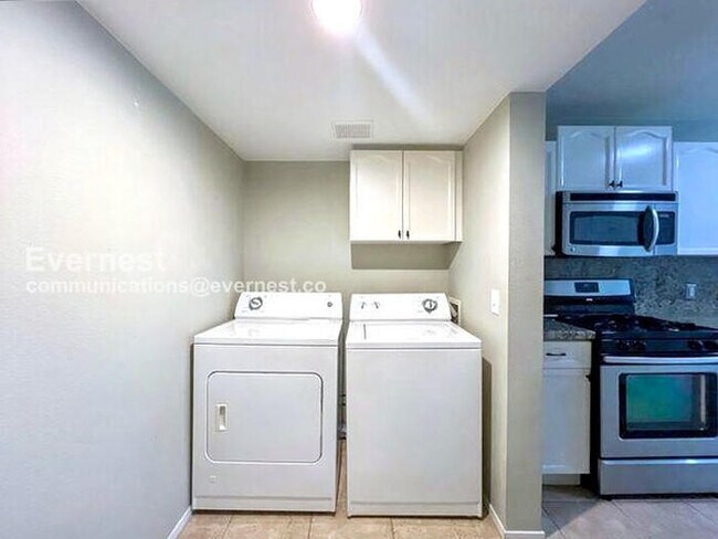 Building Photo - 7633 W Allano Way