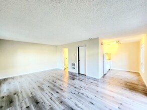 Building Photo - 932 Peninsula Ave