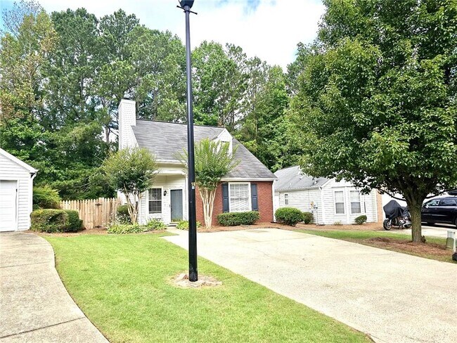 Foto del edificio - 2651 Laurel Ln NW