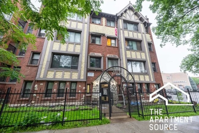 Building Photo - 6912 N Ashland Ave
