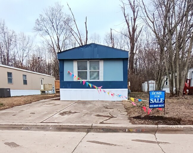 Building Photo - 47 Deerwood Park