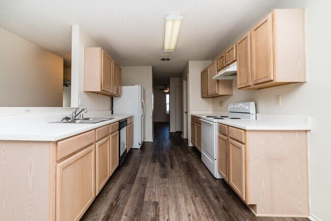 Foto del edificio - 1397 Lochspring Dr