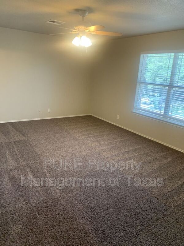 Building Photo - 105 Edison Dr