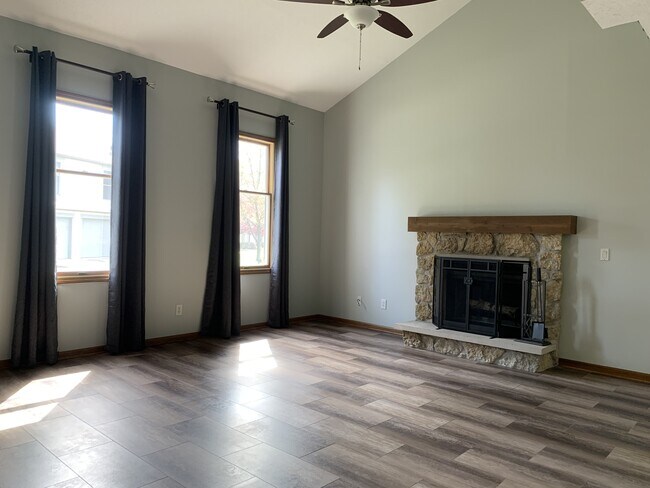 Foto del edificio - 6208 Sawmill Woods Dr