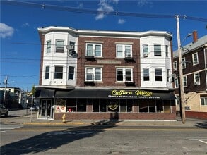 Building Photo - 915 Dexter St