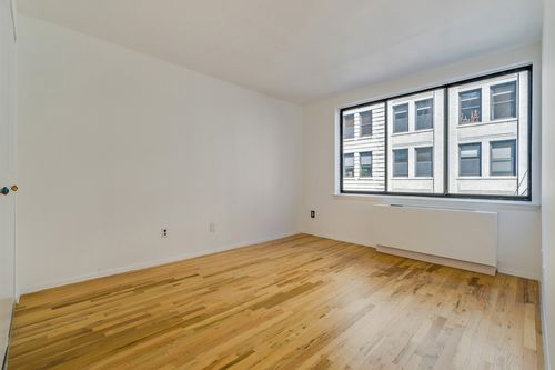 Building Photo - 272 W 17th St