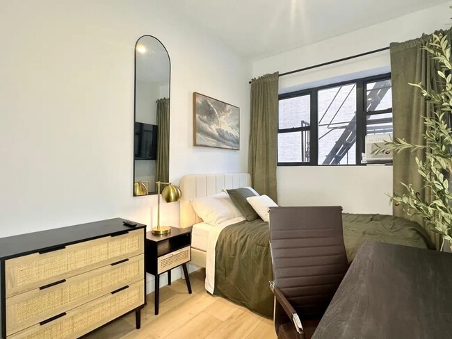 Foto del edificio - Furnished room/NOT APARTMENT