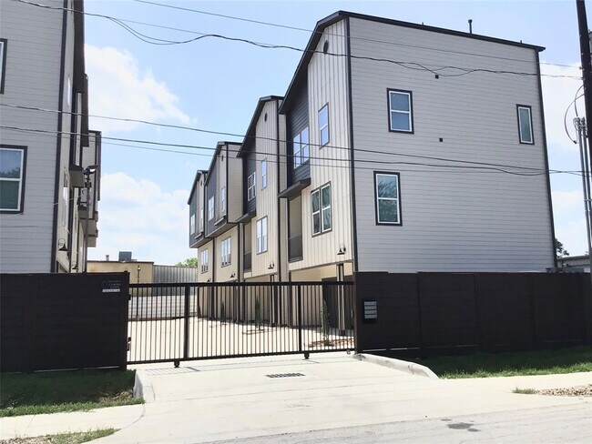 Building Photo - 2109 Marnel Rd
