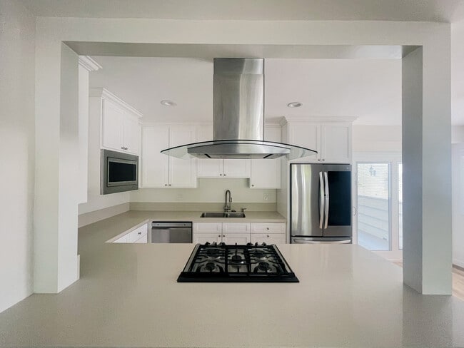 Kitchen - 2 - 1250 Manhattan Beach Blvd