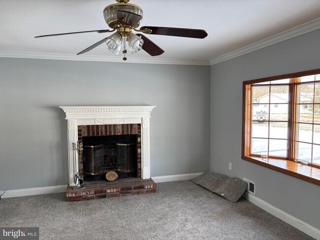 Foto del edificio - 148 Bayshore Dr