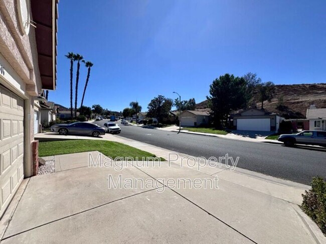 Foto del edificio - 27806 Hillpointe Dr